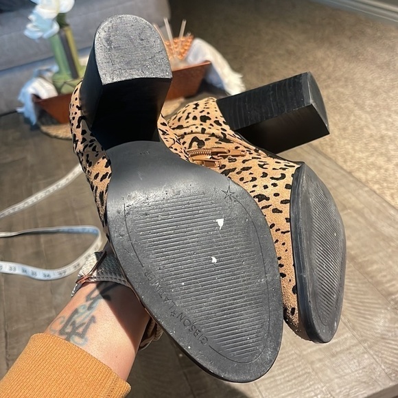 GIBSON LATIMER Lessonii Cow Leather Leopard Print Bootie 8 - Picture 4 of 11